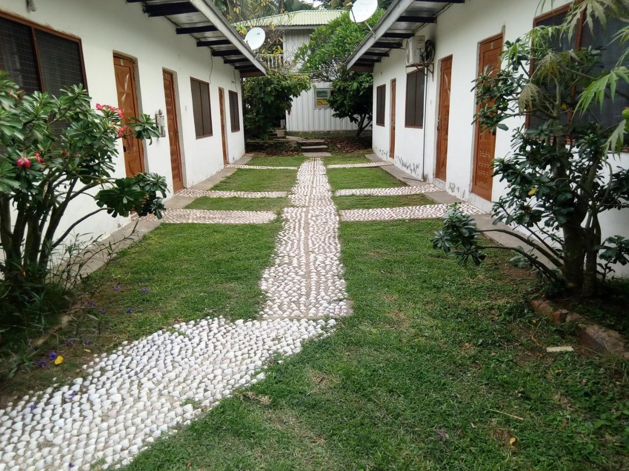 Aylos Bay Hotel Akosombo Exterior photo
